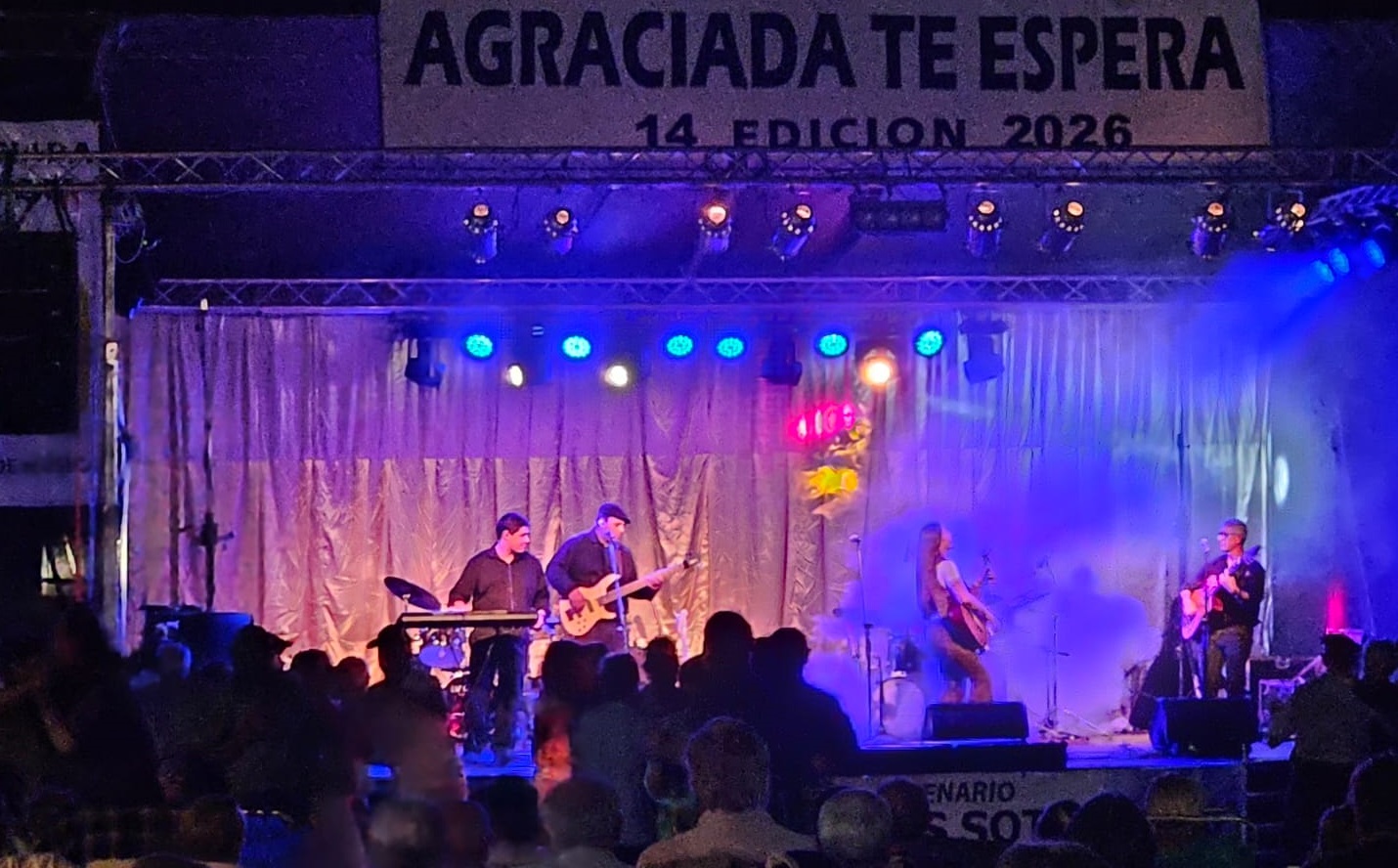 “Agraciada te espera”.