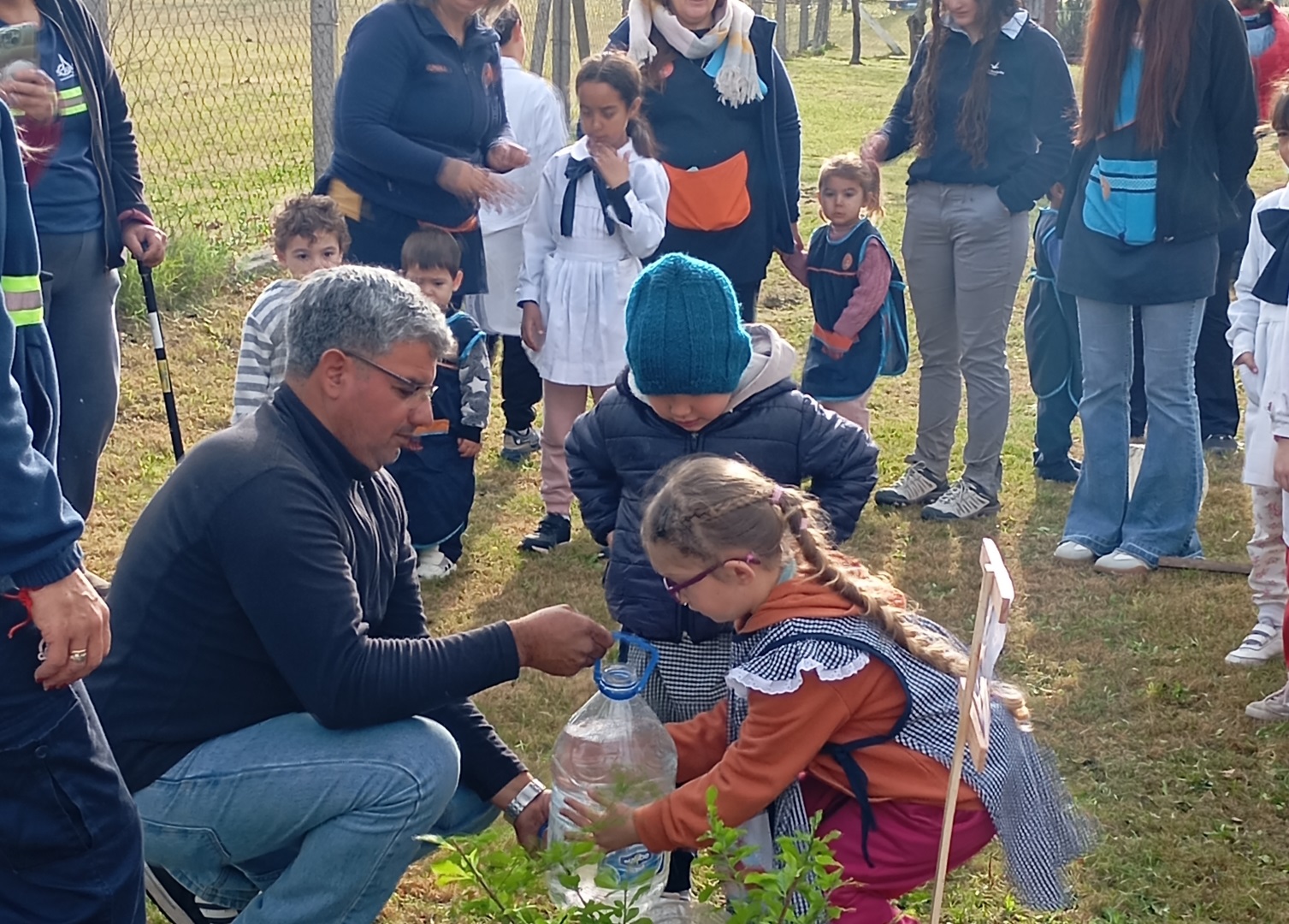 Actividades en la  escuela N.º 44 de Egaña.